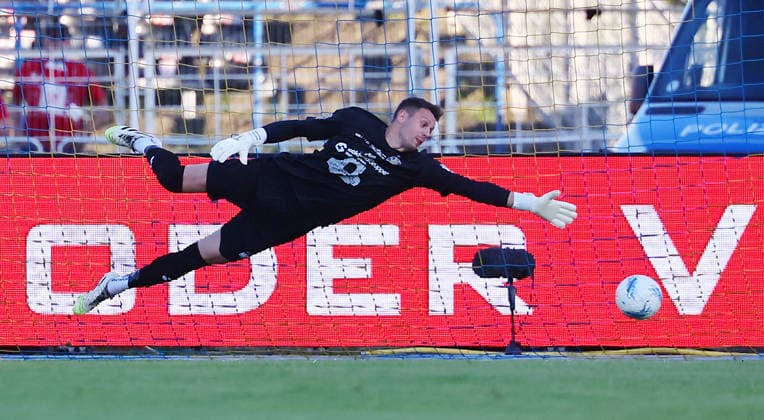 Leipzig, 28.05.2026, Bruno-Plache-Stadion,Fußball, HIN Aufstiegsspiel zur 3. Liga , 1. FC LOK LEIPZIG vs. FWK WÜRZBURGER KICKERS , Tor für Würzburg zum 0:1. Im Bild: Torwart Andreas Naumann (1, Lok) kassiert den Treffer von Liam Omore (nicht im Bild, Würzburg) ,