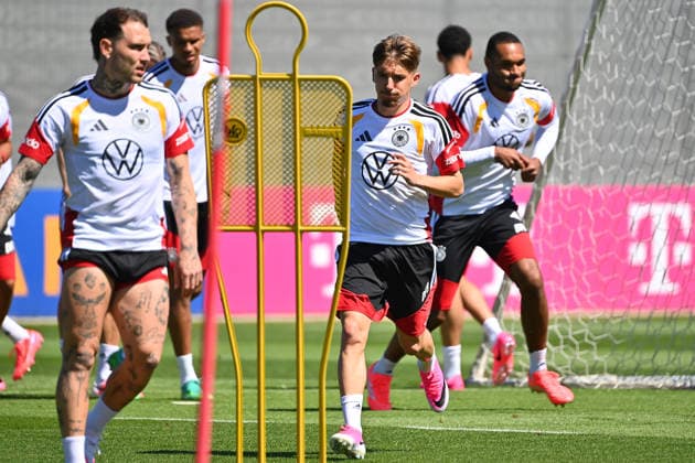 re:Lennart KARL (GER), li:David RAUM (GER). Deutsche Fussball Nationalmannschaft,WM Vorbereitung, Trainingslager in Herzogenaurach am 28.05.2026.