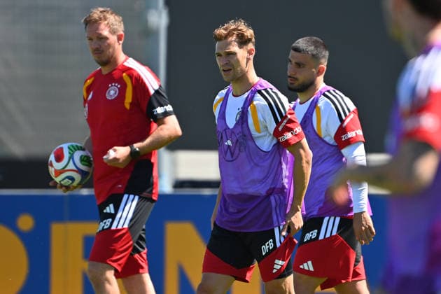 v.li:Bundestrainer Julian NAGELSMANN (GER),Joshua KIMMICH (GER), Lennart KARL (GER). Deutsche Fussball Nationalmannschaft,WM Vorbereitung, Trainingslager in Herzogenaurach am 28.05.2026.