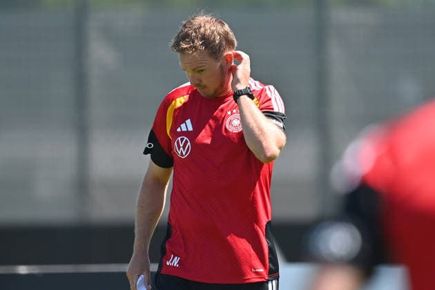 Bundestrainer Julian NAGELSMANN (GER), skeptisch,Gestik, Einzelbild,angeschnittenes Einzelmotiv, Halbfigur,halbe Figur. Deutsche Fussball Nationalmannschaft,WM Vorbereitung, Trainingslager in Herzogenaurach am 28.05.2026.
