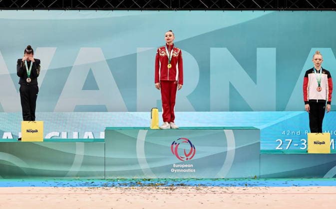 BULGARIA, VARNA - MAY 29, 2026: Silver medalist Sofia Krainska of Ukraine, gold medalist Yana Zaikina of Russia, and bronze medalist Melissa Diete (L-R) of Germany pose during a victory ceremony at the 2026 European Rhythmic gymnastics, Rhythmische Sportgymnastik, RSG Championships. Russia s national team, Nationalteam is performing under the Russian flag and anthem. Igor Lenkin TASS  93157431