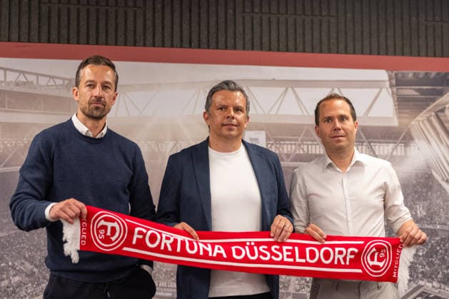 v. links: Bjoern Borgerding (Fortuna Duesseldorf, Aufsichtsratsvorsitzende), Samir Arabi (Fortuna Duesseldorf, Sportvorstand) und Sebastian Fuchs (Fortuna Duesseldorf, stv. Vorsitzender) nach der PK. Pressekonferenz Fortuna Duesseldorf, Vorstellung des neuen Sportvorstandes, 3. Liga, Fussball, Saison 2026 2027, 28.05.2026 Pressekonferenz Fortuna Duesseldorf, 3. Liga, Saison 2025 2026, 29.05.2026 Duesseldorf *** from left Bjoern Borgerding Fortuna Duesseldorf, Chairman of the Supervisory Board , Samir Arabi Fortuna Duesseldorf, Chief Sports Officer and Sebastian Fuchs Fortuna Duesseldorf, Deputy Chairman after the press conference Fortuna Duesseldorf, Presentation of the new Chief Sports Officer, 3 Liga, Football, Season 2026 2027, 28 05 2026 Press conference Fortuna Duesseldorf, 3 Liga, Season 2025 2026, 29 05 2026 Duesseldorf Copyright: xEibner-Pressefoto ThomasxHaeslerx EP_THR