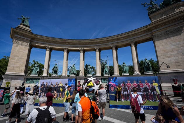 MD-1 Fan Festival - UEFA Champions League Final 2026 General view of the square during the MD-1 Fan Festival - UEFA Champions League Final 2026 at Heroes™ Square ahead the UEFA Champions League Final match between Paris Saint-Germain FC and Arsenal FC at Puskas Arena on May 29, 2026 in Budapest, Hungary Budapest Heroes Square Hungary Hungary Copyright: xGiuseppexMaffiax 260529_UCL_ChampionsVillage_GM_06384