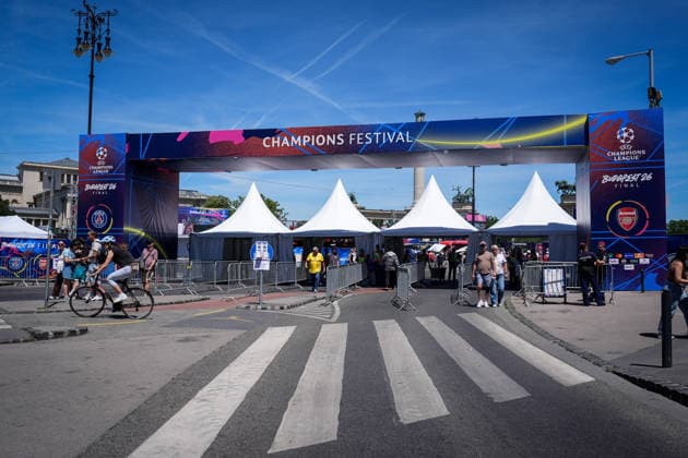 MD-1 Fan Festival - UEFA Champions League Final 2026 General view of the square during the MD-1 Fan Festival - UEFA Champions League Final 2026 at Heroes™ Square ahead the UEFA Champions League Final match between Paris Saint-Germain FC and Arsenal FC at Puskas Arena on May 29, 2026 in Budapest, Hungary Budapest Heroes Square Hungary Hungary Copyright: xGiuseppexMaffiax 260529_UCL_ChampionsVillage_GM_06219
