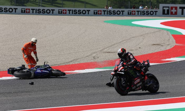 29.05.2026, Autodromo Internazionale del Mugello, Mugello, MotoGP Grosser Preis von Italien 2026 ,im Bild Unfall von Fabio Quartararo (FRA), Monster Energy Yamaha MotoGP, Marco Bezzecchi (ITA), Aprilia Racing (Photo by Hasan Bratic DeFodi Images) -