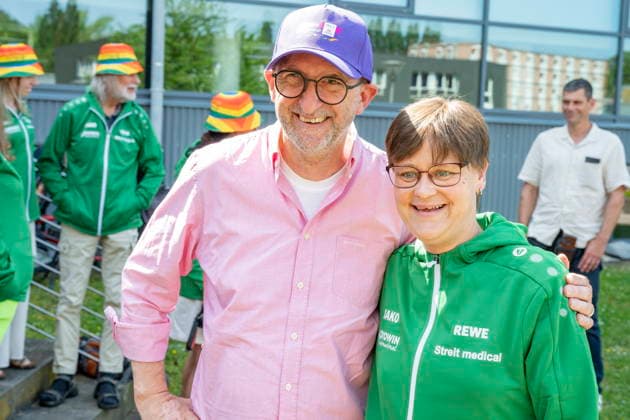 Die Saarländischen Athleten der Special Olympics erhalten an der Sportschule in Saarbrücken ihre Teamkleidung am Freitag (29.5.2026).