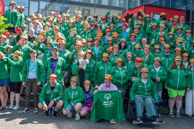 Die Saarländischen Athleten der Special Olympics erhalten an der Sportschule in Saarbrücken ihre Teamkleidung am Freitag (29.5.2026).