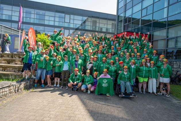 Die Saarländischen Athleten der Special Olympics erhalten an der Sportschule in Saarbrücken ihre Teamkleidung am Freitag (29.5.2026).