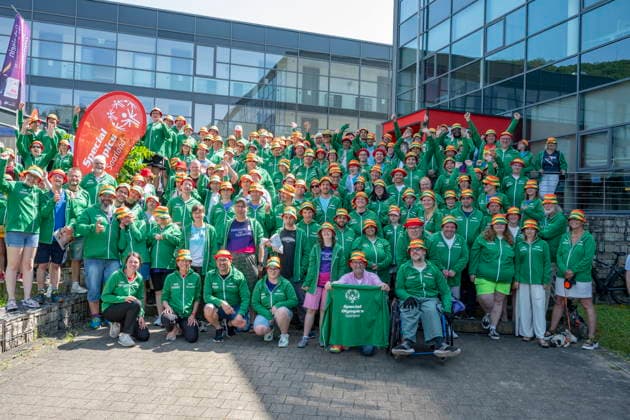 Die Saarländischen Athleten der Special Olympics erhalten an der Sportschule in Saarbrücken ihre Teamkleidung am Freitag (29.5.2026).