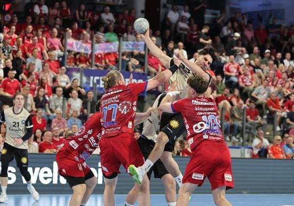29.05.2026 - Handball - 1. Bundesliga DAIKIN HBL - Saison 2025 2026 - 33. Spieltag: HC Erlangen Metropolregion Nürnberg HCE - Bergischer HC - DaMa - xdaxmax - Maciej Gebala (77, HC Erlangen HCE ) Eloy Morante Maldonado (34, Bergischer HC ) Florian Scheerer (10, HC Erlangen HCE )
