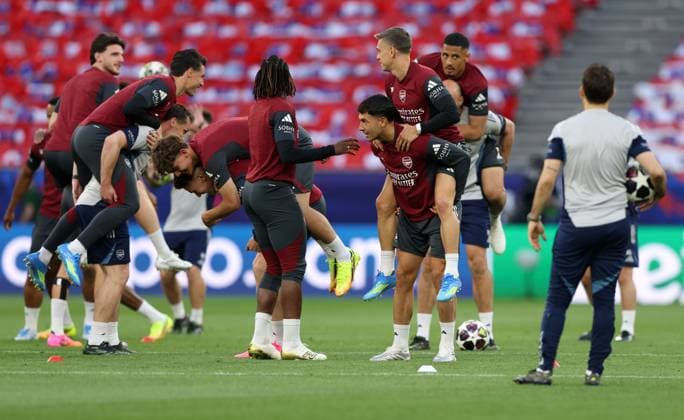 Arsenal players joke during training Arsenal Training Session, UEFA Champions League, Final, Football, Puskas Arena, Budapest, Hungary - 29 May 2026Budapest Puskas Arena Hungary EDITORIAL USE ONLY No use with unauthorised audio, video, data, fixture lists, club league logos or live services. Online in-match use limited to 120 images, no video emulation. No use in betting, games or single club league player publications.  Copyright: xKieranxMcManus Shutterstockx 16898278ag