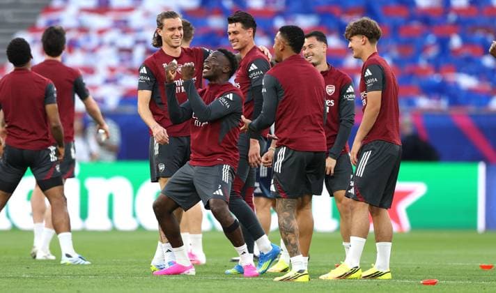 Bukayo Saka of Arsenal jokes during training Arsenal Training Session, UEFA Champions League, Final, Football, Puskas Arena, Budapest, Hungary - 29 May 2026Budapest Puskas Arena Hungary EDITORIAL USE ONLY No use with unauthorised audio, video, data, fixture lists, club league logos or live services. Online in-match use limited to 120 images, no video emulation. No use in betting, games or single club league player publications.  Copyright: xKieranxMcManus Shutterstockx 16898278al