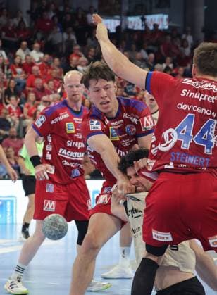 29.05.2026 - Handball - 1. Bundesliga DAIKIN HBL - Saison 2025 2026 - 33. Spieltag: HC Erlangen Metropolregion Nürnberg HCE - Bergischer HC - DaMa - xdaxmax - Florian Scheerer (10, HC Erlangen HCE ) Eloy Morante Maldonado (33, Bergischer HC ) Christoph Steinert ( 44, HC Erlangen HCE )