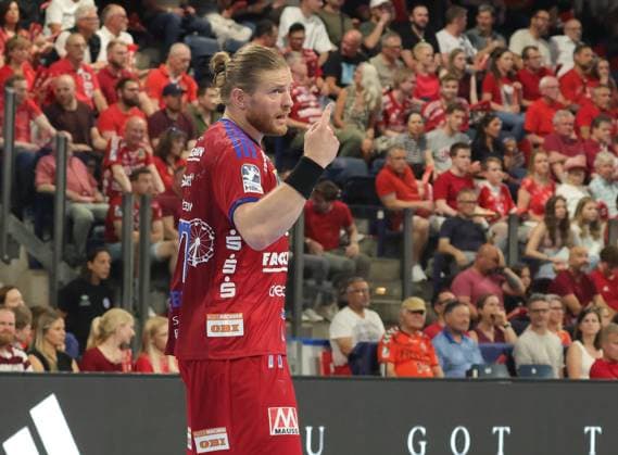 29.05.2026 - Handball - 1. Bundesliga DAIKIN HBL - Saison 2025 2026 - 33. Spieltag: HC Erlangen Metropolregion Nürnberg HCE - Bergischer HC - DaMa - xdaxmax - Maciej Gebala (77, HC Erlangen HCE ) zeigt an gestikuliert dirigiert gibt Anweisungen
