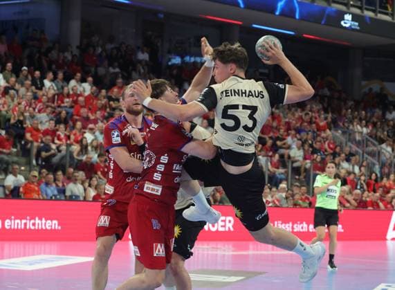 29.05.2026 - Handball - 1. Bundesliga DAIKIN HBL - Saison 2025 2026 - 33. Spieltag: HC Erlangen Metropolregion Nürnberg HCE - Bergischer HC - DaMa - xdaxmax - Florian Scheerer (10, HC Erlangen HCE ) Sören Soeren Steinhaus (53, Bergischer HC )