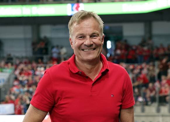 29.05.2026 - Handball - 1. Bundesliga DAIKIN HBL - Saison 2025 2026 - 33. Spieltag: HC Erlangen Metropolregion Nürnberg HCE - Bergischer HC - DaMa - xdaxmax - Dr. Carsten Bissel (Aufsichtsratsvorsitzender des HC Erlangen) lacht Lachen freut sich Freude