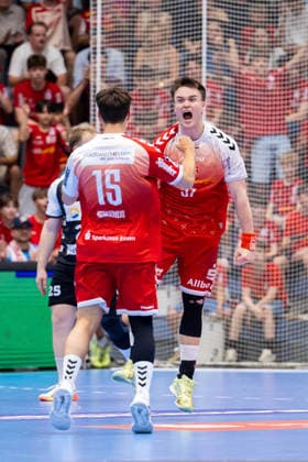 29.05.2026, 33. Spieltag der 2. Handball Bundesliga, TuSEM Essen - HSG Nordhorn-Lingen. v. l. Nils Homscheid (TuSEM Essen), Max Neuhaus (TuSEM Essen) jubeln. Essen Am Hallo NRW Deutschland xRHR-FOTO DEx Copyright: DennisxEwert RHR-FOTOx RHR-FOTO DE
