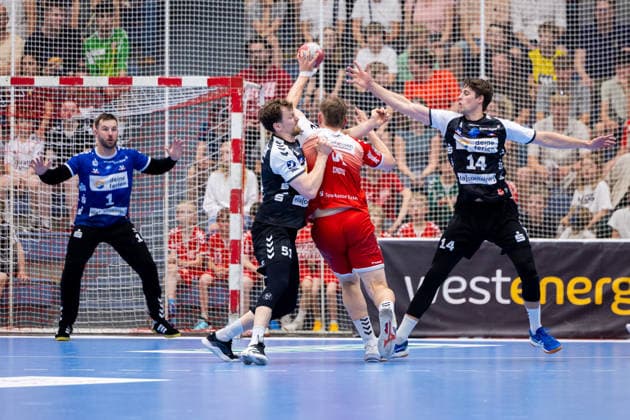 29.05.2026, 33. Spieltag der 2. Handball Bundesliga, TuSEM Essen - HSG Nordhorn-Lingen. v. l. Torwart Kristian van der Merwe (HSG Nordhorn-Lingen), Luka Sokolic (HSG Nordhorn-Lingen), Alexander Schoss (TuSEM Essen), Ian Hütter (HSG Nordhorn-Lingen). Essen Am Hallo NRW Deutschland xRHR-FOTO DEx Copyright: DennisxEwert RHR-FOTOx RHR-FOTO DE