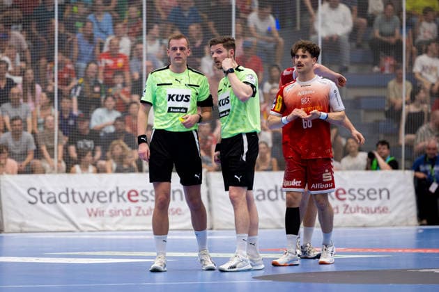 29.05.2026, 33. Spieltag der 2. Handball Bundesliga, TuSEM Essen - HSG Nordhorn-Lingen. v. l. Schiedsrichter Nils Hennekes und Moritz Hartmann. Essen Am Hallo NRW Deutschland xRHR-FOTO DEx Copyright: DennisxEwert RHR-FOTOx RHR-FOTO DE