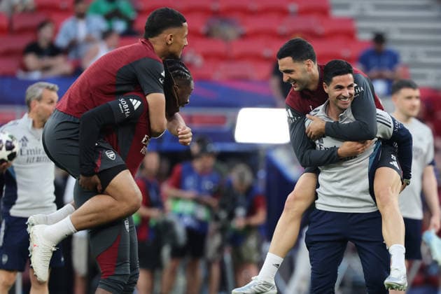 Mikel Artera (right), head coach of Arsenal takes part in training at the Puskas Arena on 29 May 2026, on the eve of the UEFA Champions League 2025-26 Final soccer match between Paris Saint-Germain FC and Arsenal FC, in Budapest, Hungary. UEFA Champions League - Paris Saint-Germain FC v Arsenal FC