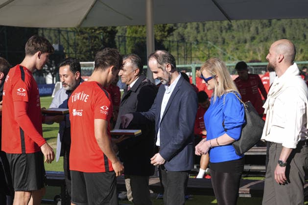 Turkish National Football Team training session ISTANBUL, TURKIYE - MAY 29: Turkish National Football Team players and head coach Vincenzo Montella celebrate the Eid al-Adha with members of the press before a training session ahead of the 2026 FIFA World Cup, WM, Weltmeisterschaft, Fussball at Hasan Dogan National Teams Camp and Training Facilities in Istanbul, Turkiye on May 29, 2026. Beyza Comert Anadolu Istanbul Turkey. Editorial use only. Please get in touch for any other usage.  Copyright: x2026xAnadoluxBeyzaxComertx