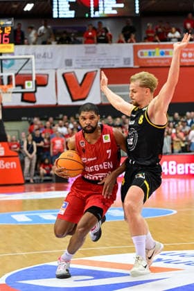 Kyle Castlin, Lucas Mayer 2.Bundesliga Pro A, Play Off, Halbfinale 4. Spiel, 46ers, Basketball, Basketball Saison 2025 2026, BBL, Deutschland, Gießen 46ers Bozic Estriche Knights Kirchheim, Gießen in rot, Herren, Kirchheim schwarz