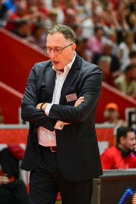 Branislav Ignjatovic 2.Bundesliga Pro A, Play Off, Halbfinale 4. Spiel, 46ers, Basketball, Basketball Saison 2025 2026, BBL, Deutschland, Gießen 46ers Bozic Estriche Knights Kirchheim, Gießen in rot, Herren, Kirchheim schwarz