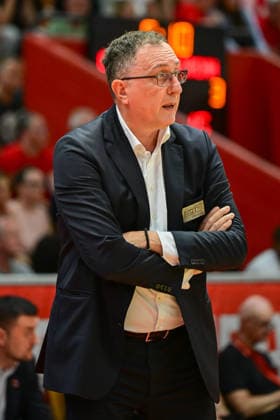 Branislav Ignjatovic 2.Bundesliga Pro A, Play Off, Halbfinale 4. Spiel, 46ers, Basketball, Basketball Saison 2025 2026, BBL, Deutschland, Gießen 46ers Bozic Estriche Knights Kirchheim, Gießen in rot, Herren, Kirchheim schwarz