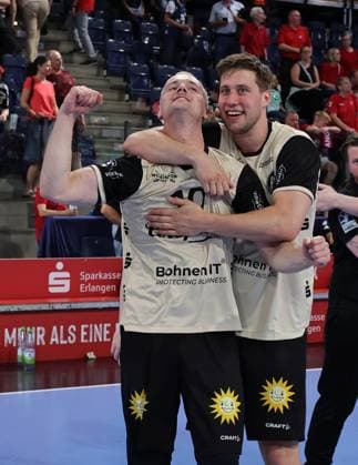 29.05.2026 - Handball - 1. Bundesliga DAIKIN HBL - Saison 2025 2026 - 33. Spieltag: HC Erlangen Metropolregion Nürnberg HCE - Bergischer HC - DaMa - xdaxmax - Jubel Freude nach Spielende - Mannschaft Team des Bergischen HC freut sich Freude jubelt - Fynn Hangstein (10, Bergischer HC ) Lars Kooij (15, Bergischer HC )