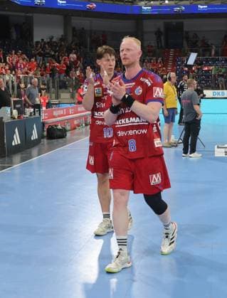 29.05.2026 - Handball - 1. Bundesliga DAIKIN HBL - Saison 2025 2026 - 33. Spieltag: HC Erlangen Metropolregion Nürnberg HCE - Bergischer HC - DaMa - xdaxmax - Florian Scheerer (10, HC Erlangen HCE ) Sebastian Firnhaber (18, HC Erlangen HCE ) enttäuscht Enttäuschung nach Spielende
