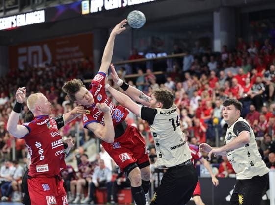 29.05.2026 - Handball - 1. Bundesliga DAIKIN HBL - Saison 2025 2026 - 33. Spieltag: HC Erlangen Metropolregion Nürnberg HCE - Bergischer HC - DaMa - xdaxmax - Maxsim Lochman (32, HC Erlangen HCE ) Gerdas Babarskas (14, Bergischer HC )