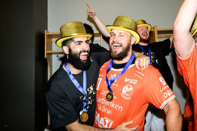 260529 IFK Kristianstads Axel Mansson och William Höghielm jublar efter final fyra i Handbollsligan herr mellan HK Malmö och IFK Kristianstad den 29 maj 2026 i Malmö. Copyright: MATHILDAxSCHULER BB260529MA109