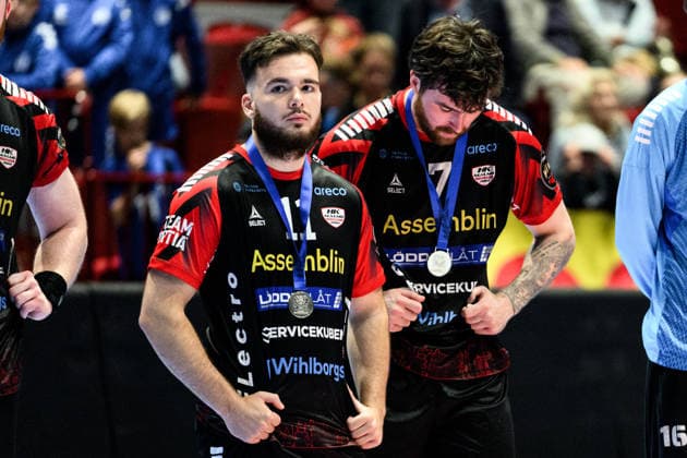 260529 HK Malmös Arvid Johansson och Tim Hilding deppar efter final fyra i Handbollsligan herr mellan HK Malmö och IFK Kristianstad den 29 maj 2026 i Malmö. Copyright: MATHILDAxSCHULER BB260529MA125