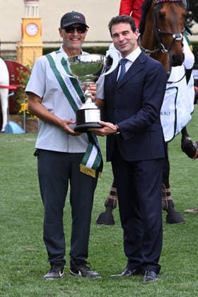 93? CSIO di Roma 2026 Mark Laskin, Chef d Equipe, and Roberto Gabrielli of Banca Intesa with the Mexico Team celebrate their victory in the 93rd CSIO Roma 2026 Competition No. 5 - Nations Cup Intesa Sanpaolo, a two-round competition with a height of 160 cm and a prize money of 220,000 euros, at Piazza di Siena in Rome, Italy, on May 29, 2026. Rome Italy  Copyright: xDomenicoxCippitellix originalFilename:cippitelli-ita93csi260529_npGBF.jpg