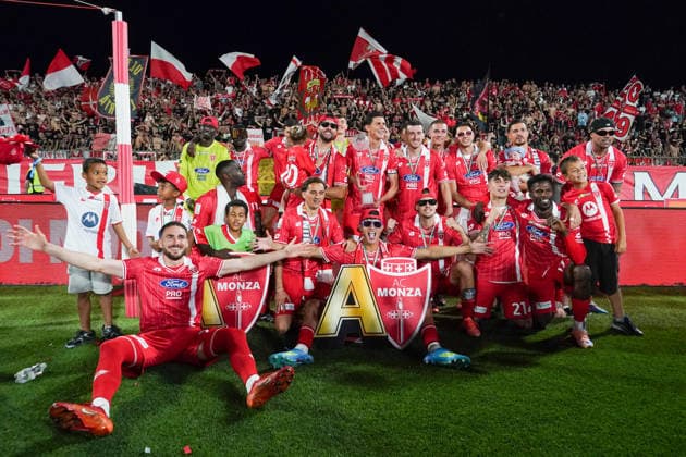 la squadra dell AC Monza festeggia la promozione in Serie A durante la partita tra Monza e Catanzaro, del Campionato italiano di calcio Serie BKT 2025 2026, Venerdi 29 Maggio 2026, - calcio ( Photo by Alessio Morgese LaPresse )  Copyright: xAlessioxMorgesex xLaPressex