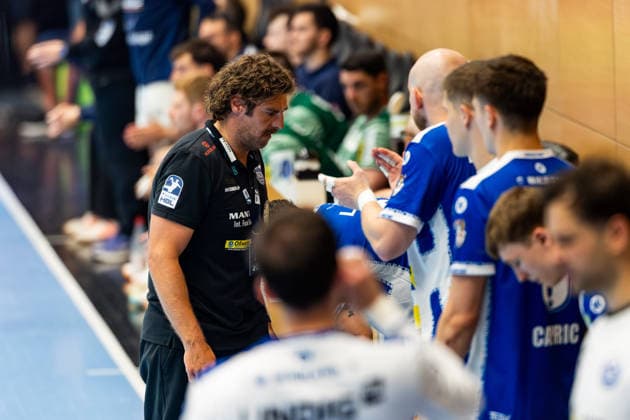 29.05.2026, GER, Handball, Maenner, Saison 25 26, Daikin 1.Bl, 30.Spieltag, ThSV Eisenach - Fuechse Berlin Sebastian Hinze (ThSV Eisenach,Trainer) gemeinsam mit seiner Mannschaft Team 99817 Eisenach Werner-Assmann-Halle Am Sportp Thueringen Deutschland