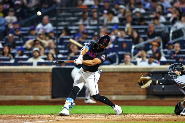 Miami Marlins v New York Mets - MLB, Baseball Herren, USA MJ Melendez of the New York Mets hits a sacrifice fly during the seventh inning of a baseball game against the Miami Marlins at Citi Field in Corona, New York, on May 29, 2026. Flushing United States  Copyright: xGordonxDonovanx originalFilename:donovan-mlbmiami260529_np2Z6.jpg