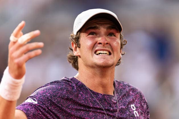 2026 French Open - Day Six Joao Fonseca reacts during his men s singles match against Novak Djokovic on day 6 of the French Open tennis tournament on Court Philippe Chatrier at the Roland-Garros Complex in Paris, France. Paris France  Copyright: xIbrahimxEzzatx originalFilename:ezzat-notitle260529_nply7.jpg