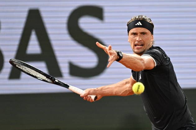 2026 French Open, Roland-Garros - Day 6 PARIS, FRANCE - MAY 29: Germany s Alexander Zverev and France s Quentin Halys (not seen) compete during their men s singles match on day 6 of the French Open tennis tournament on Court Philippe-Chatrier at the Roland-Garros Complex in Paris on May 29, 2026. Burak Akbulut Anadolu Paris France. Editorial use only. Please get in touch for any other usage.  Copyright: x2026xAnadoluxBurakxAkbulutx