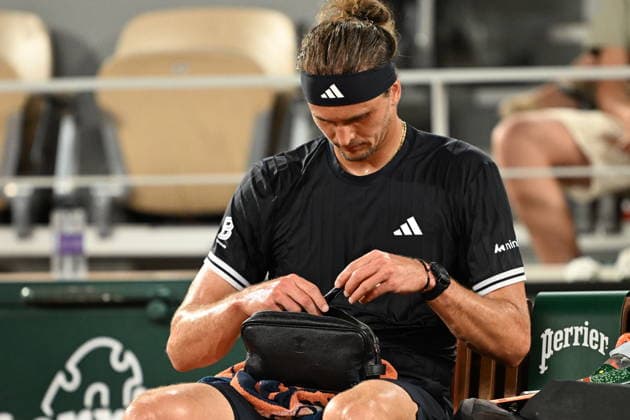 2026 French Open, Roland-Garros - Day 6 PARIS, FRANCE - MAY 29: Germany s Alexander Zverev and France s Quentin Halys (not seen) compete during their men s singles match on day 6 of the French Open tennis tournament on Court Philippe-Chatrier at the Roland-Garros Complex in Paris on May 29, 2026. Burak Akbulut Anadolu Paris France. Editorial use only. Please get in touch for any other usage.  Copyright: x2026xAnadoluxBurakxAkbulutx