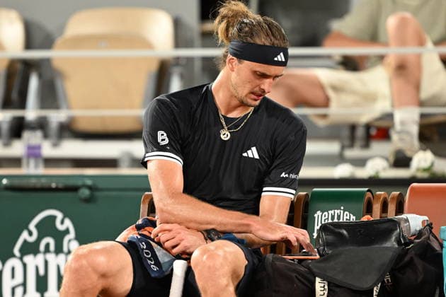 2026 French Open, Roland-Garros - Day 6 PARIS, FRANCE - MAY 29: Germany s Alexander Zverev and France s Quentin Halys (not seen) compete during their men s singles match on day 6 of the French Open tennis tournament on Court Philippe-Chatrier at the Roland-Garros Complex in Paris on May 29, 2026. Burak Akbulut Anadolu Paris France. Editorial use only. Please get in touch for any other usage.  Copyright: x2026xAnadoluxBurakxAkbulutx