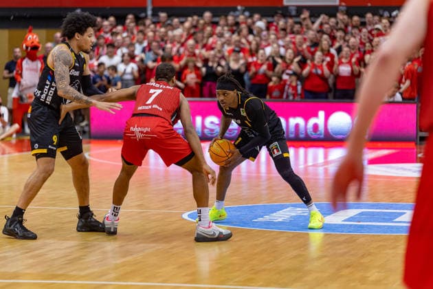 Tylan James Pope (Bozic Estriche Knights Kirchheim, 09) Kyle Anthony Castlin (Giessen 46ers, 07) Phillip Montreal Russell (Bozic Estriche Knights Kirchheim, 01) GER, Giessen46ers vs. Bozic Estriche Knights Kirchheim, BARMER 2. Basketball Bundesliga, Playoffs Halbfinale Spiel 4, Saison 2025 2026, 29.05.2026 GER, Giessen46ers vs. Bozic Estriche Knights Kirchheim, BARMER 2. Basketball Bundesliga, Playoffs Halbfinale Spiel 4, Saison 2025 2026, 29.05.2026 Giessen Copyright: xEibner-Pressefoto NinaxSanderx EP_NSR