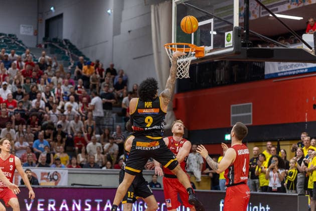Tylan James Pope (Bozic Estriche Knights Kirchheim, 09) Luis Elias Koenig Figge (Giessen 46ers, 14) Adnan Arslanagic (Giessen 46ers, 04) GER, Giessen46ers vs. Bozic Estriche Knights Kirchheim, BARMER 2. Basketball Bundesliga, Playoffs Halbfinale Spiel 4, Saison 2025 2026, 29.05.2026 GER, Giessen46ers vs. Bozic Estriche Knights Kirchheim, BARMER 2. Basketball Bundesliga, Playoffs Halbfinale Spiel 4, Saison 2025 2026, 29.05.2026 Giessen Copyright: xEibner-Pressefoto NinaxSanderx EP_NSR