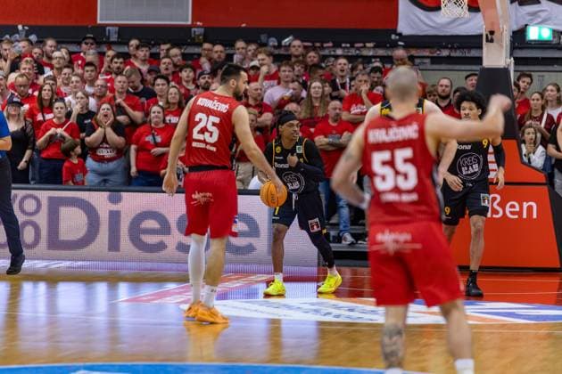 Viktor Kovacevic (Giessen 46ers, 25) Phillip Montreal Russell (Bozic Estriche Knights Kirchheim, 01) Simon Krajcovic (Giessen 46ers, 55) Tylan James Pope (Bozic Estriche Knights Kirchheim, 09) GER, Giessen46ers vs. Bozic Estriche Knights Kirchheim, BARMER 2. Basketball Bundesliga, Playoffs Halbfinale Spiel 4, Saison 2025 2026, 29.05.2026 GER, Giessen46ers vs. Bozic Estriche Knights Kirchheim, BARMER 2. Basketball Bundesliga, Playoffs Halbfinale Spiel 4, Saison 2025 2026, 29.05.2026 Giessen Copyright: xEibner-Pressefoto NinaxSanderx EP_NSR