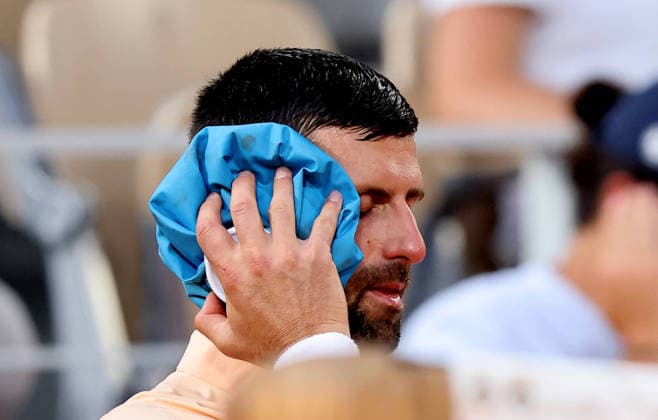 - Novak Djokovic s est fait éliminer en cinq sets par le prodige brésilien Joao Fonseca lors des Internationaux de France de Tennis de Roland Garros le 29 mai 2026. Dominique Jacovides Bestimage Novak Djokovic was eliminated in five sets by Brazilian prodigy Joao Fonseca at the French Open tennis tournament at Roland Garros on May 29, 2026. Paris France  Copyright: xDOMINIQUExJACOVIDESx xBESTIMAGExDOMINIQUExJACOVIDESx xBESTIMAGEx