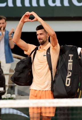 - Novak Djokovic s est fait éliminer en cinq sets par le prodige brésilien Joao Fonseca lors des Internationaux de France de Tennis de Roland Garros le 29 mai 2026. Dominique Jacovides Bestimage Novak Djokovic was eliminated in five sets by Brazilian prodigy Joao Fonseca at the French Open tennis tournament at Roland Garros on May 29, 2026. Paris France  Copyright: xDOMINIQUExJACOVIDESx xBESTIMAGExDOMINIQUExJACOVIDESx xBESTIMAGEx