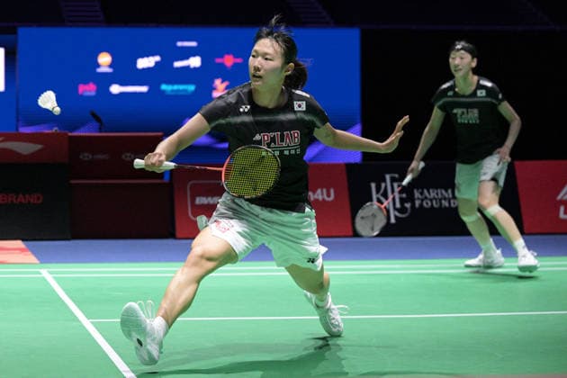 (260530) -- SINGAPORE, May 30, 2026 -- Baek Ha-na(L) Lee So-hee compete during women s doubles semifinal match between Liu Shengshu Tan Ning of China and Baek Ha-na Lee So-hee of South Korea at the Singapore Badminton Open 2026 in Singapore on May 30, 2026. (Photo by Xinhua) (SP)SINGAPORE-BADMINTON-SINGAPORE OPEN-WOMEN S DOUBLES ThenxChihxWey 