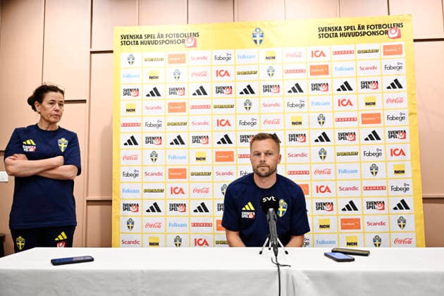 STOCKHOLM, SVERIGE 20260530 Assisterande förbundskapen Sebastian Larsson under en pressträff med landslagets ledarstab pa spelarhotellet Scandic Park inför fotbolls-VM. STOCKHOLM SVERIGE x10050x