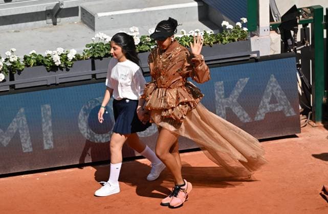 2026 French Open, Roland-Garros - Day 7 PARIS, FRANCE - MAY 30: Japan s Naomi Osaka and United States Iva Jovic (not seen) compete during their women s singles match on day 7 of the French Open tennis tournament on Court Philippe-Chatrier at the Roland-Garros Complex in Paris on May 30, 2026. Mustafa Yalcin Anadolu Paris France. Editorial use only. Please get in touch for any other usage.  Copyright: x2026xAnadoluxMustafaxYalcinx