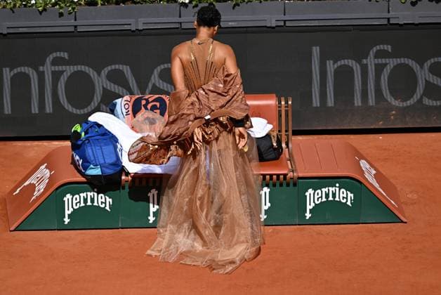 2026 French Open, Roland-Garros - Day 7 PARIS, FRANCE - MAY 30: Japan s Naomi Osaka and United States Iva Jovic (not seen) compete during their women s singles match on day 7 of the French Open tennis tournament on Court Philippe-Chatrier at the Roland-Garros Complex in Paris on May 30, 2026. Mustafa Yalcin Anadolu Paris France. Editorial use only. Please get in touch for any other usage.  Copyright: x2026xAnadoluxMustafaxYalcinx